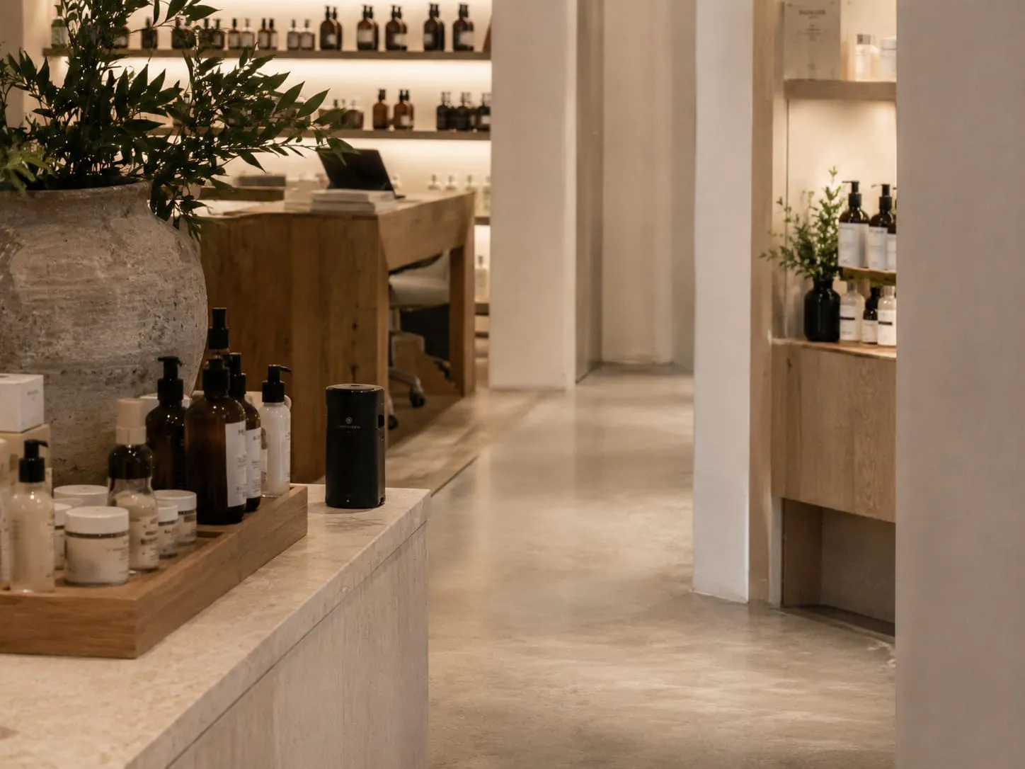 Diffuseur Guilbert Parfums dans une boutique de soins